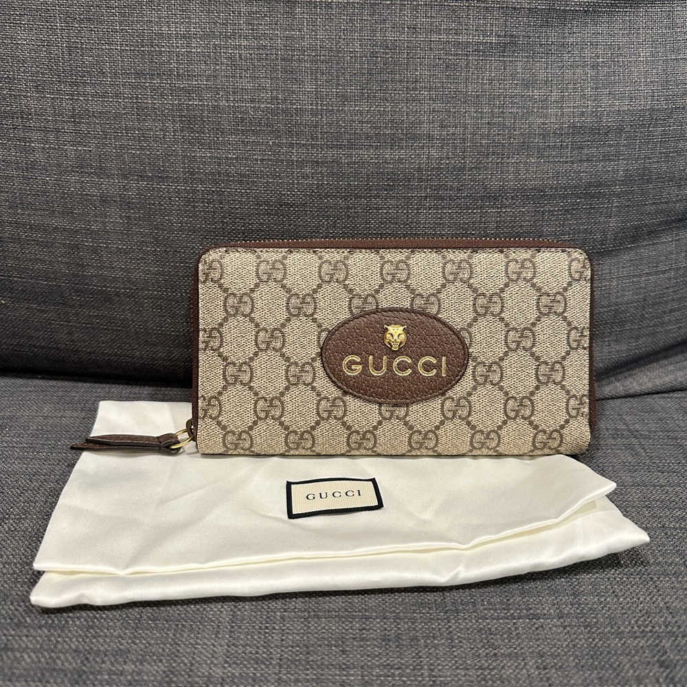SOLD ————Gucci wallet
